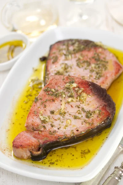 Atún frito con aceite de oliva — Foto de Stock