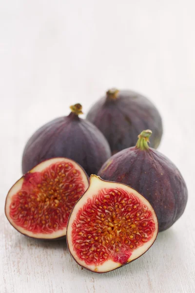 Figs on white wooden background — Stock Photo, Image