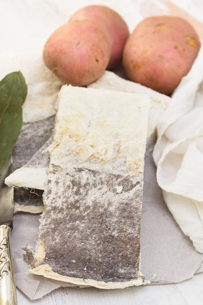 Bacalao salado con patata — Foto de Stock