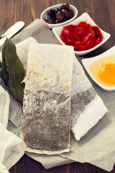 Bacalao con huevo, patata y pimienta — Foto de Stock