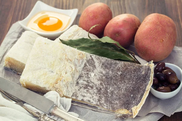 Bacalao con huevo, patata y cebolla — Foto de Stock