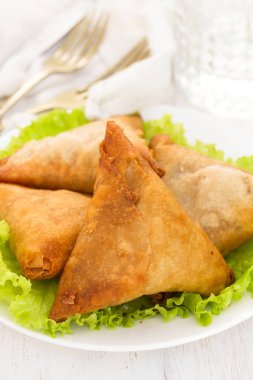 tipik Portekizce aperatif chamucas