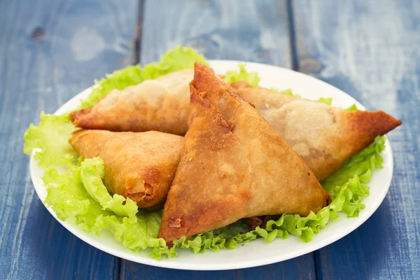 tipik Portekizce aperatif chamucas