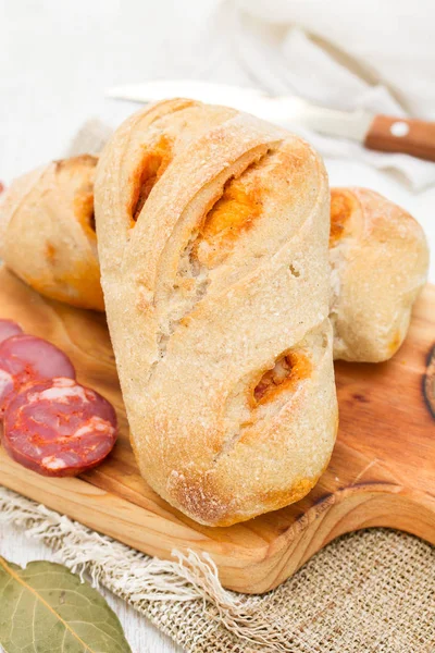 Brood met gerookte worst chourico — Stockfoto