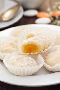 Portekiz kurabiyeleri Queijinhos de amendoa