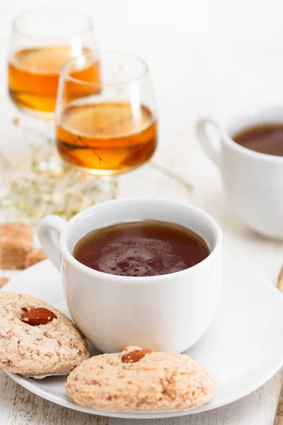 Koffie met amandel cookies — Stockfoto