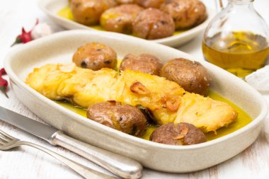 Morina balığı yemek patates ile