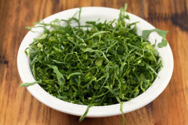 lahana beyaz plaka üzerinde