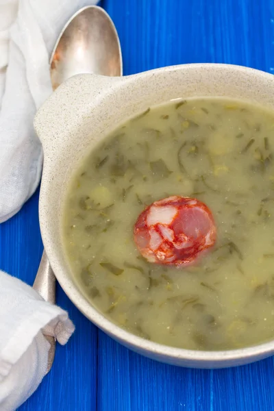 Traditionella portugisiska soppan caldo verde — Stockfoto