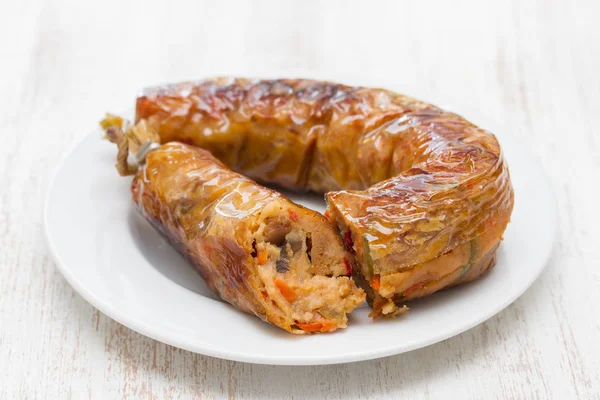 Смажена вегетаріанська копчена ковбаса — стокове фото