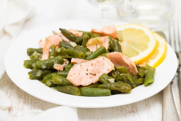 Fish salad with green beans and mushrooms — Stock Photo, Image