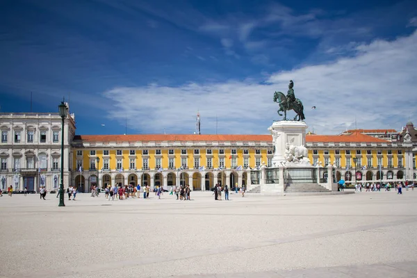 Lisbon, Portekiz - 16 Mayıs 2017: Kral Dom Jose ticaret Meydanı'nda heykeli