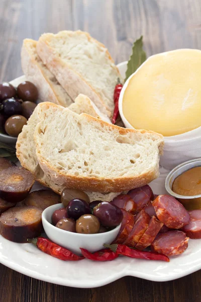 Smoked portuguese sausage, olives, cheese and bread — Stock Photo, Image