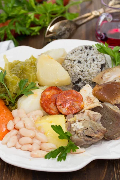 Tradycyjne portugalskie potrawy cozido portuguesa — Zdjęcie stockowe