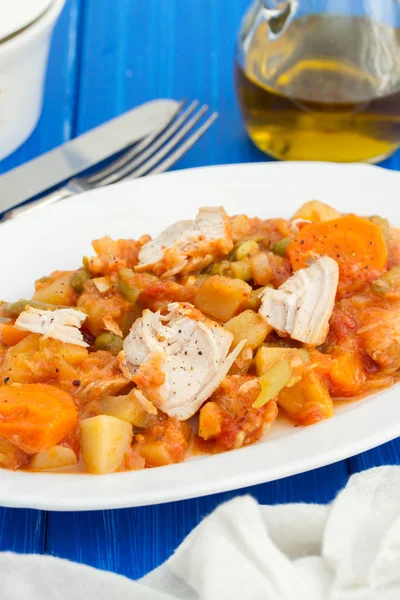 Turkey stew with vegetables on white dish on wooden background — Stock Photo, Image