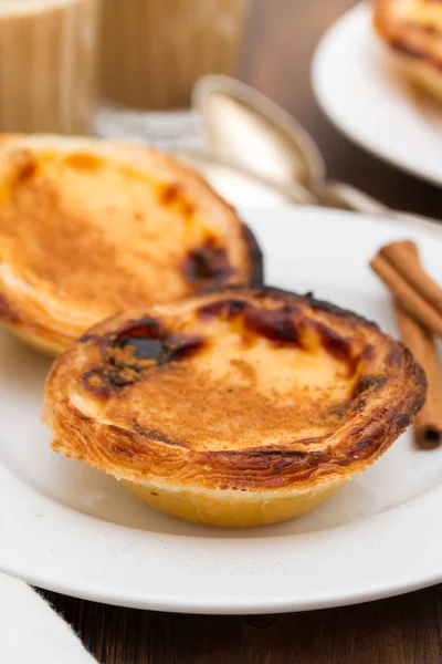 Portekizce geleneksel kremsi yumurta tart pastel de nata — Stok fotoğraf