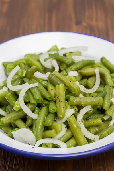 Boiled green beans in dish on wooden background — Stock Photo, Image