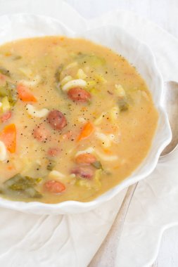 fasulye, ıspanak ve makarna ile sebze çorbası