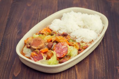 tipik Portekizce çanak feijoada
