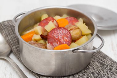  çorba kestane ile potu tütsülenmiş sosis 