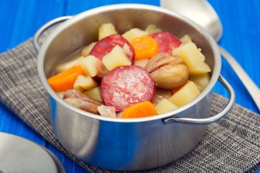  çorba kestane ile potu tütsülenmiş sosis 