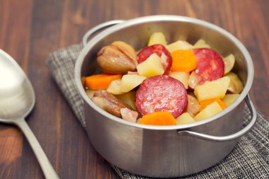  çorba kestane ile potu tütsülenmiş sosis 