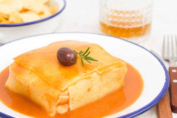 Tradirional portuguese dish francesinha on dish — Stock Photo, Image