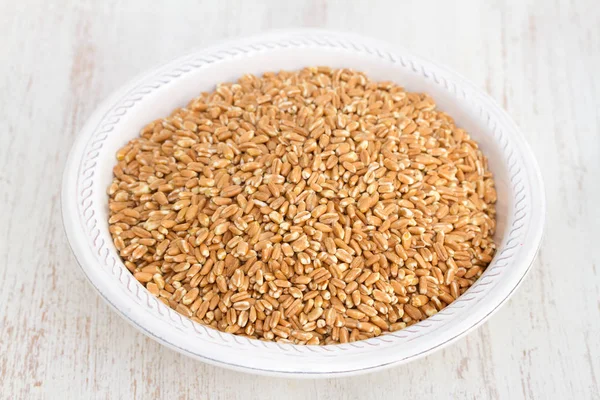 Beyaz tabakta pişmemiş yazıldığından