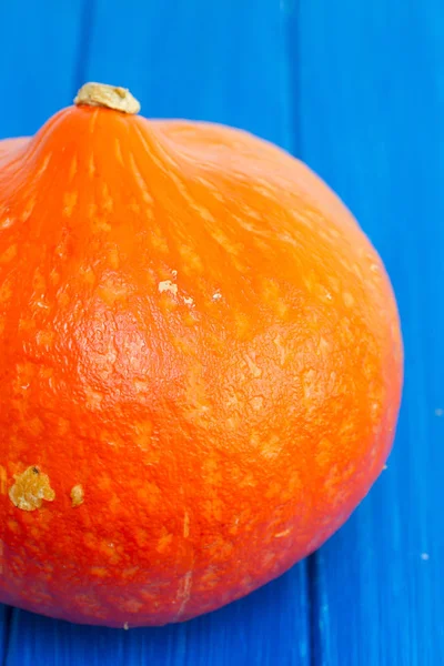 Ahşap zemin üzerinde balkabağı