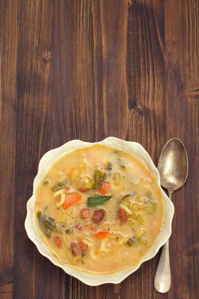 fasulye, ıspanak ve makarna ile sebze çorbası