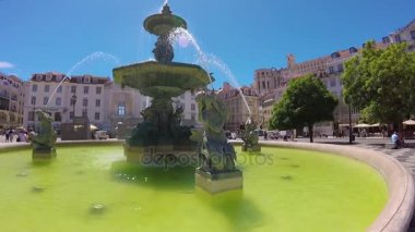 Lisbon, Portekiz - 18 Ağustos 2017: Çeşme Pedro IV kare ya da Rossio, Lizbon, Portekiz. 