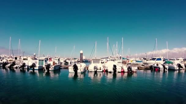 Csónakok, Peniche, Portugália - 2017. szeptember 4. — Stock videók