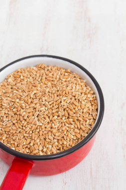 tabak içinde pişmemiş yazıldığından