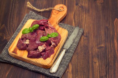 çiğ tavuk karaciğer karabiber ile