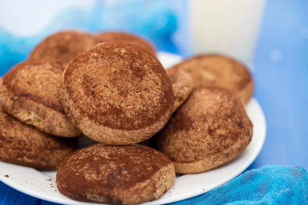 Cinnamon cookies on white plate — Stock Photo, Image