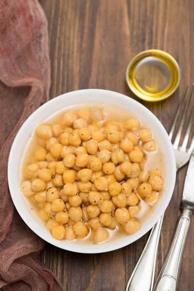 Garbanzo cocido en un tazón blanco — Foto de Stock