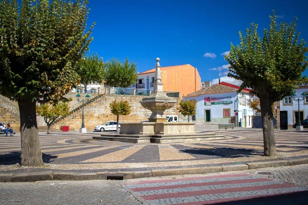 Torre de Moncorvo, PORTUGAL - 15 DE SEPTIEMBRE DE 2017: vista a la calle — Foto de Stock