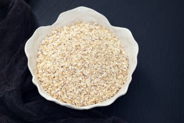 Beyaz kase yulaf yemek