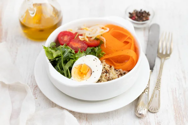 Vegetables with boiled egg in white bowl — Stock Photo, Image