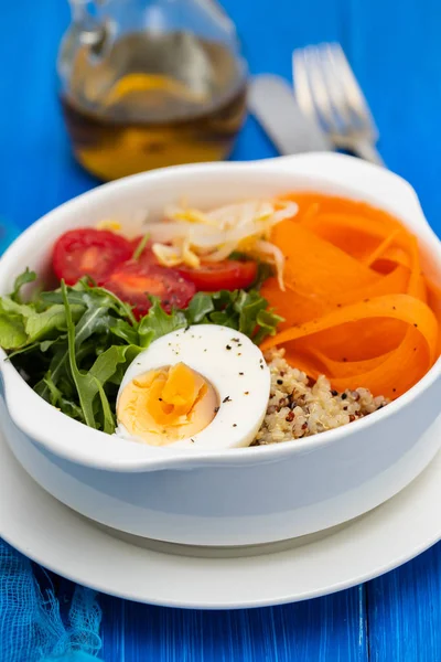 Vegetables with boiled egg in white bowl — Stock Photo, Image