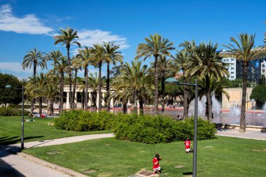 VALENCIA, İSPA - 08 Mart 2020: Jardin del Turia Bahçesi