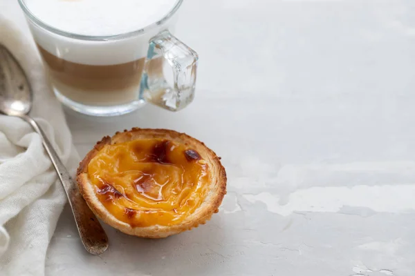 Doces Típicos Portugueses Pastel Nata Xícara Café Com Leite — Fotografia de Stock