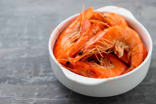 Boiled Shrimps White Bowl Ceramic Background — Stock Photo, Image