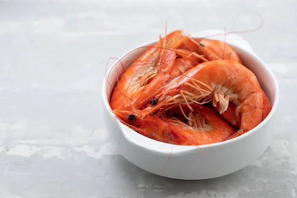 Boiled Shrimps White Bowl Ceramic Background — Stock Photo, Image