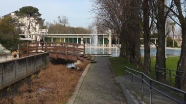 LISBON, PORTUGAL - 11 Ağustos 2019: Lizbon 'daki güzel parkın görüntüleri