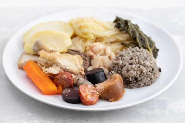 Plat Portugais Typique Viande Bouillie Saucisses Fumées Légumes Riz Sur — Photo