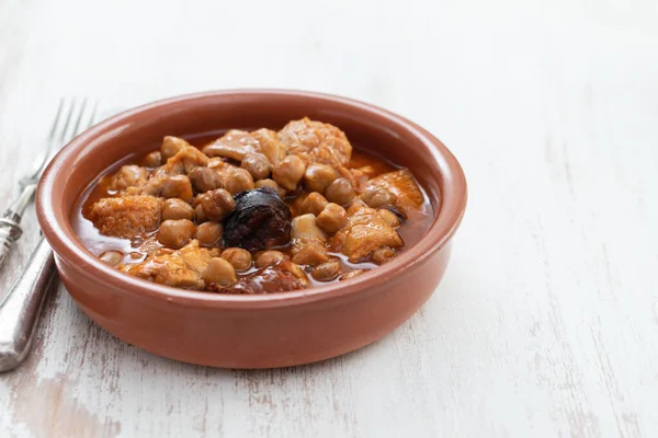 Spaanse Schotel Callos Rundvlees Stoofpot Met Kikkererwten Morcilla Chorizo Keramische — Stockfoto