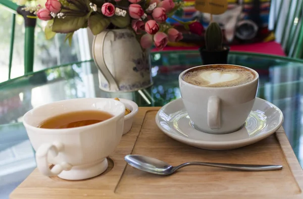 차와 커피의 컵 — 스톡 사진