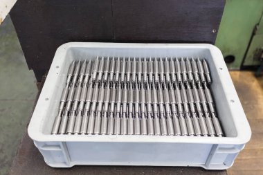 Otomotiv işlenmiş çelik parçası yığını