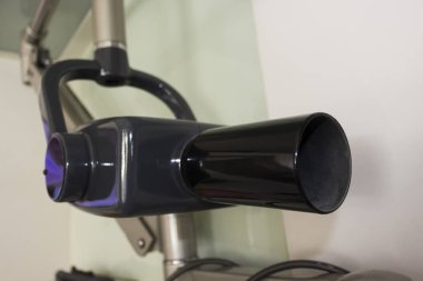 Diş Kliniği siyah röntgen makinesi